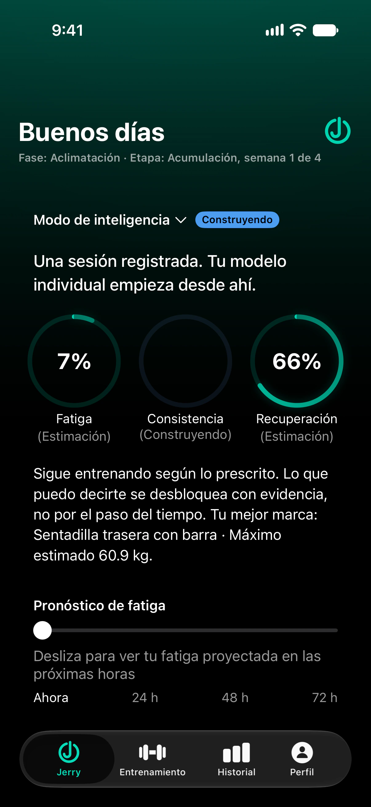 La pantalla de inicio de OrderedStrength en español después de un entrenamiento registrado. Dice Construyendo, es decir, que Jerry todavía te está conociendo; la fatiga marca 7 por ciento y la recuperación 66 por ciento, ambas marcadas Estimación; y la Consistencia todavía está vacía.