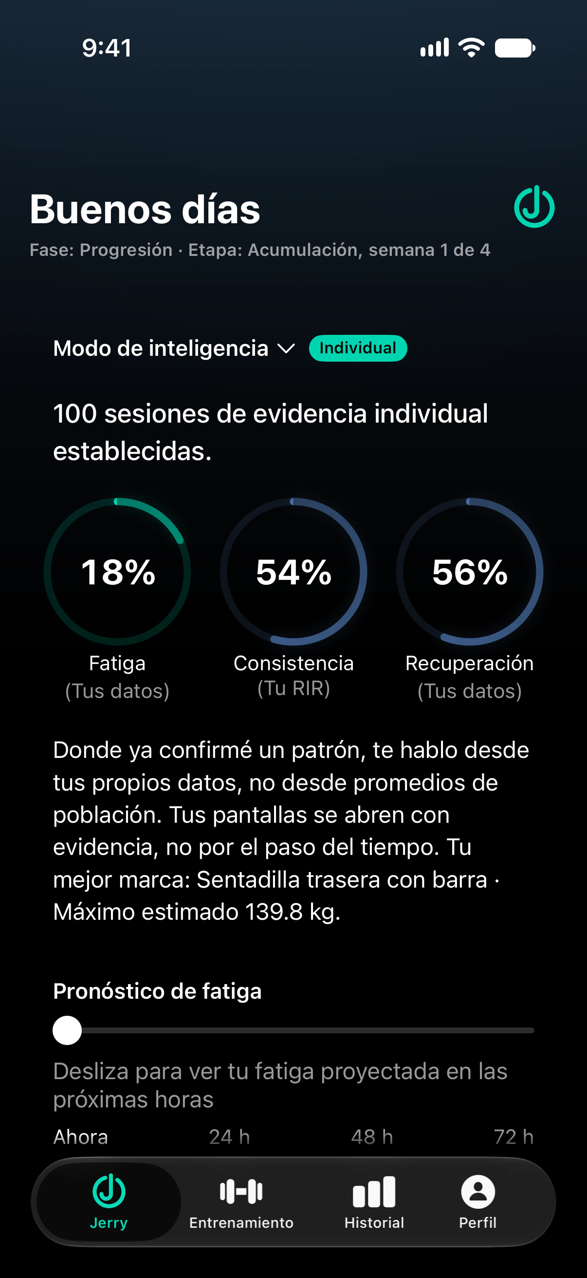 La pantalla de inicio de OrderedStrength en español después de cien entrenamientos registrados. Ahora dice Individual, con cien entrenamientos de evidencia propia de este atleta; la fatiga marca 18 por ciento y la recuperación 56 por ciento, ambas con Tus datos; y la Consistencia marca 54 por ciento.